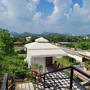  Resort Aura Gold India